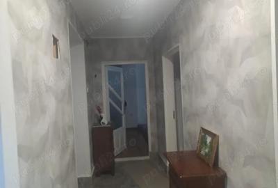 Vand apartament 2 camere decomandat parter inalt cu boxa Orasul Vulcan - 5