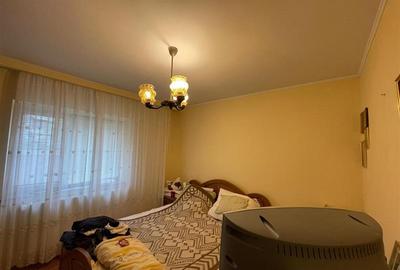 Apartament cu 2 camere decomandat în C5 - 1