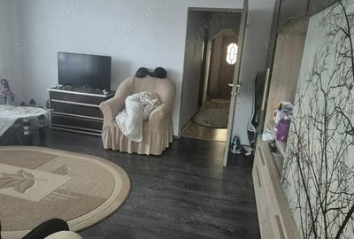 Apartament cu 3 camere semidecomandat în Micro 5 - 2