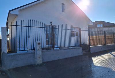 Casă cu 3 camere în Nord-Est