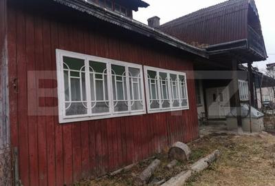 Casă cu 5 camere cu Teren 250 Mp în Central