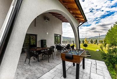 Vila turistica cu 8 camere + casute A-frame, teren 5575 mp Calimanesti, VL - 5