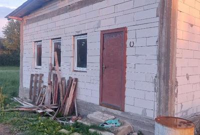 Casă cu Teren 1180 Mp în Budeasa