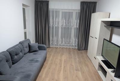 Apartament cu 3 camere decomandat în Tractorul - 3