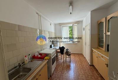 Apartament de vanzare 3 camere - Zona Centrala / Etaj 1 - 12