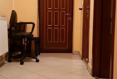 Garsoniera mobilata, cu CT, la parter, pe Republicii - Rodica - 24