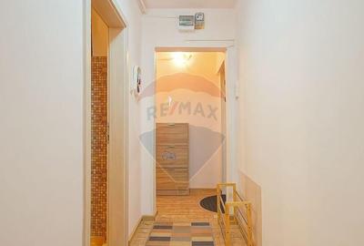 Apartament cu 3 camere semidecomandat în Astra