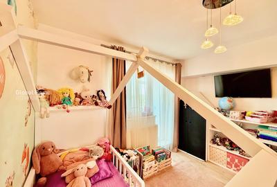 Apartament cu 4 camere semidecomandat, mobilat în 1 Mai - 25