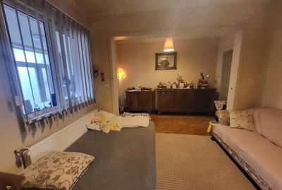 Apartament cu 3 camere semidecomandat în Favorit - 12