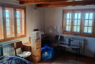 Casă cu Canalizare în Bucium - 3