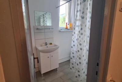 Garsonieră decomandată în Baba Novac