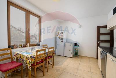 Vila cu 4 camere + terasa + curte + loc de parcare - Bacu... - 11