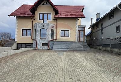 Casă cu 6 camere cu Teren 1000 Mp în Sfântu Ilie - 4