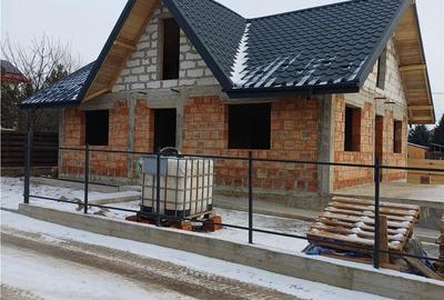 Casă cu 3 camere decomandat în Podu Roș - 4