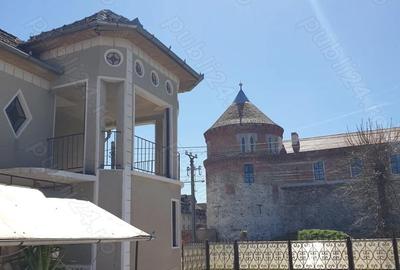 Casă cu Teren 500 Mp în Central - 2