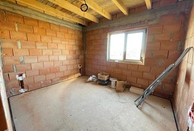 Casă cu 3 camere cu Teren 175 Mp în Giroc