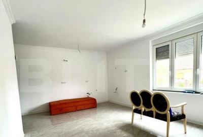 Apartament renovat , 3 camere , in asocia?ie , zona semice - 2