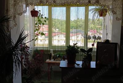 Vand apartament 2 camere la munte, in Zarnesti (Blocuri), jud. Brasov. Decomandat, 52 mp, et. 4 - 5