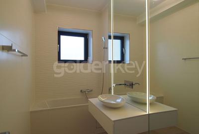 Apartament cu 3 camere si vedere panoramica aspura zonei - 5