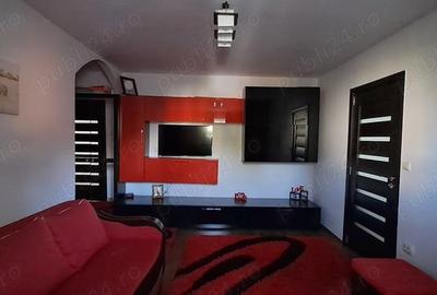 Apartament cu 3 camere semidecomandat în Central - 1