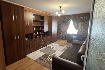 Apartament cu 2 camere în CET - 5