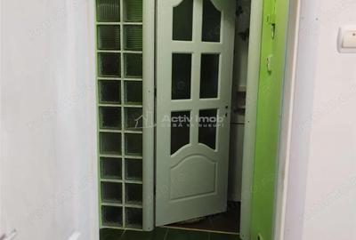 Oravita, Garsoniera, Mobilata, Utilata, Pret Negociabil - 1