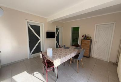 Casă individuală cu 3 camere cu Canalizare în Dumbrăvița