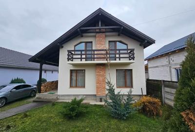 Casă individuală cu 4 camere în Cristur