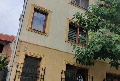 Apartament cu 4 camere decomandat în Central - 4