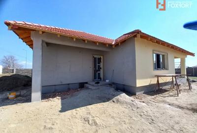 Casă individuală cu 3 camere cu Canalizare în Ghiroda - 1