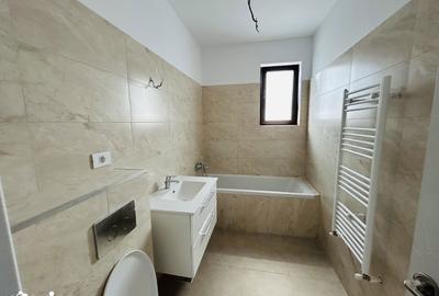 Casă cu 4 camere cu Teren 200 Mp în Central