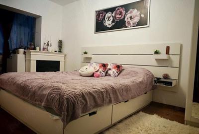 Apartament cu 3 camere decomandat, mobilat în Aradului
