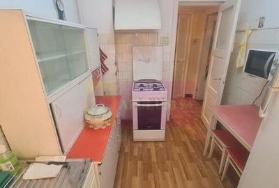 Apartament cu 3 camere de vanzare in Campina - Zona Scoal... - 1