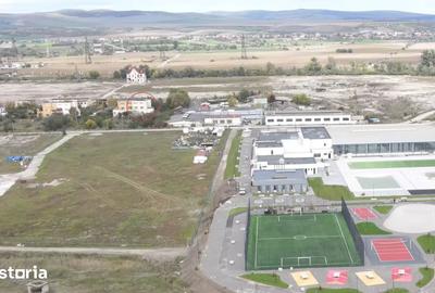 Casă cu 4 camere cu Teren 300 Mp în Central - 2