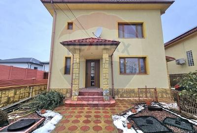 Casă cu 7 camere cu Teren 390 Mp în Lumina