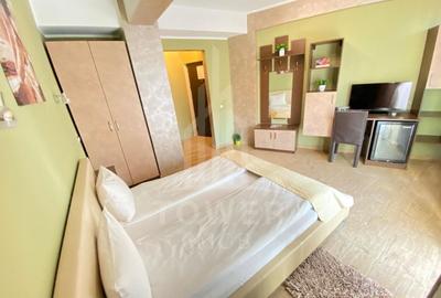 Casă individuală cu 8 camere cu Canalizare în Central - 2