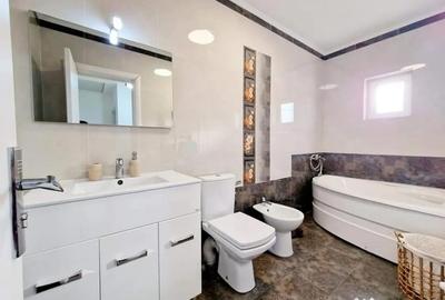 Casă cu 4 camere cu Teren 135 Mp în Mamaia - 2