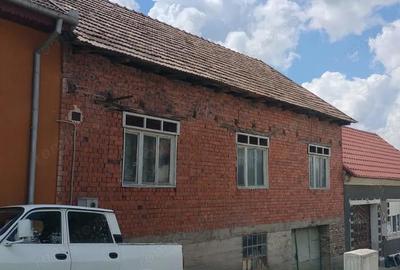 Casă cu 4 camere cu Teren 1032 Mp în Târnova - 2