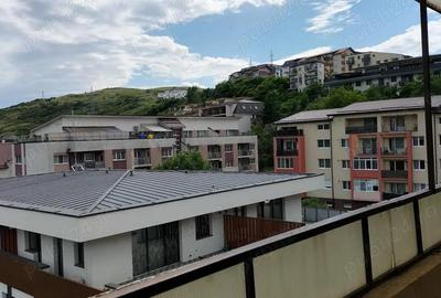 Apartament cu 3 camere semidecomandat în Central - 2