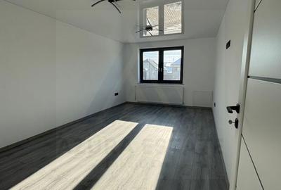 Casă cu 5 camere cu Teren 200 Mp în Șeica Mică - 11