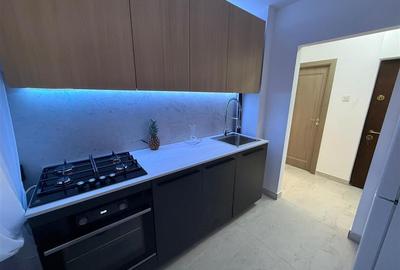 Apartament cu 2 camere semidecomandat, mobilat în Central
