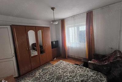 Apartament cu 3 camere decomandat în Motru - 3
