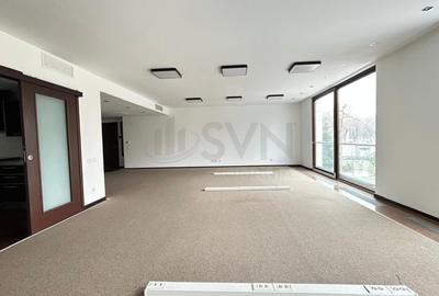 Apartament cu 5 camere decomandat în Capitale