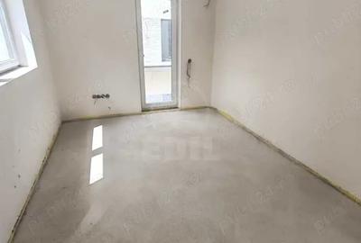 Casă cu 4 camere cu Teren 200 Mp în Central - 2