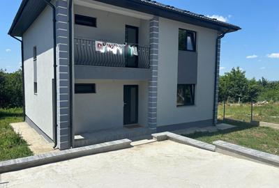 Casă individuală cu 5 camere în Bârnova
