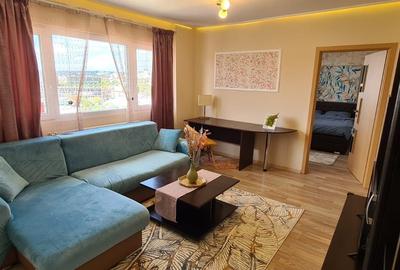 Apartament cu 3 camere semidecomandat, mobilat în Central