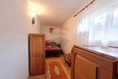 Casa cu 5 camere de vanzare la strada Principala - 7