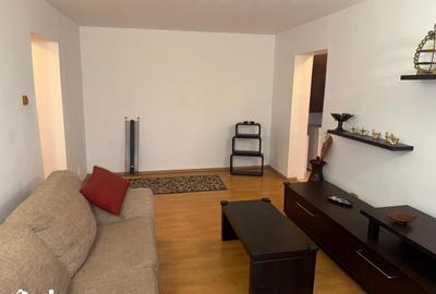 Apartament cu 3 camere în Micro 9 - 18