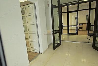 Spațiu comercial, de 180 mp, în Sud - 15