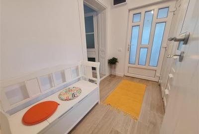 Casa, pe locatie centrala, imbinare apreciabila intre traditional si contemporan - 9